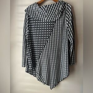 Women’s top Sz Large Black White Cowl Neck 3/4 sleeves